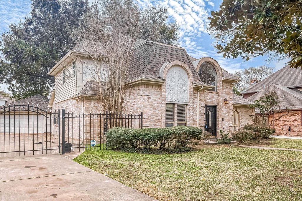 1015 Sugar Lakes Drive - Photo 2