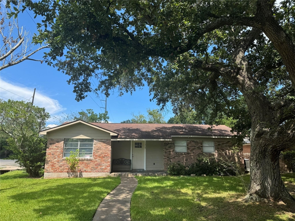 1319 Lyric Lane - Photo 0