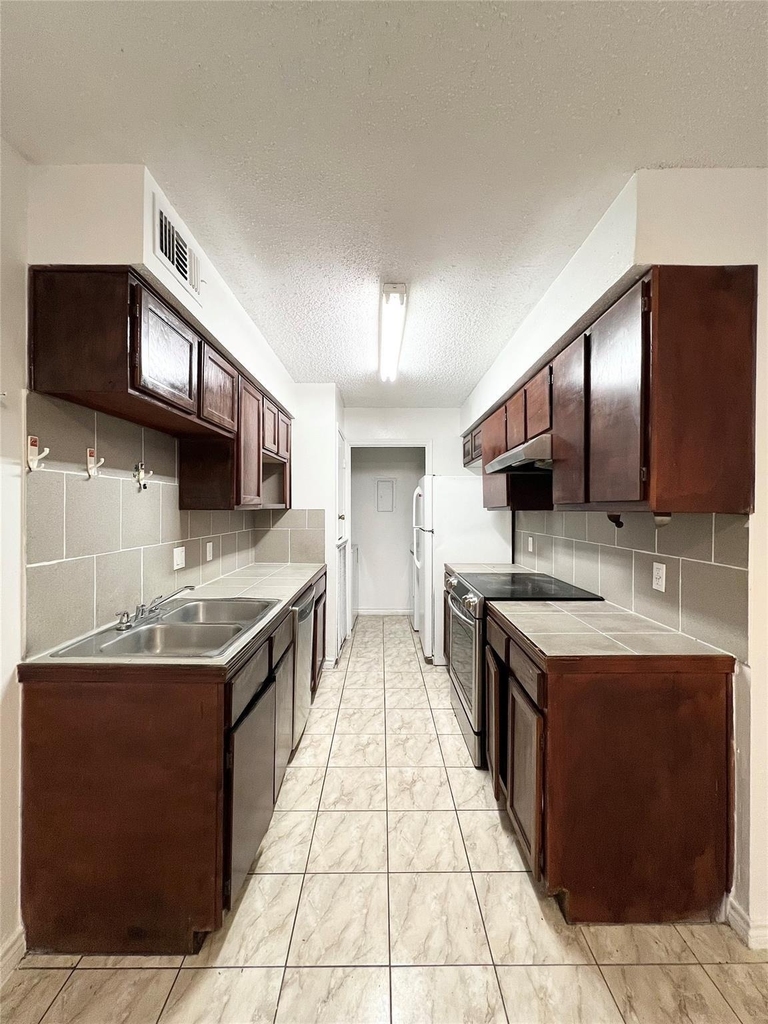 12710 Leader Street - Photo 7