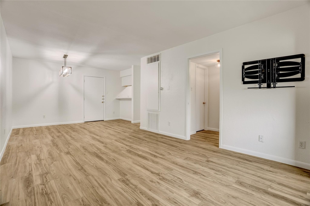 3131 Cummins Street - Photo 5