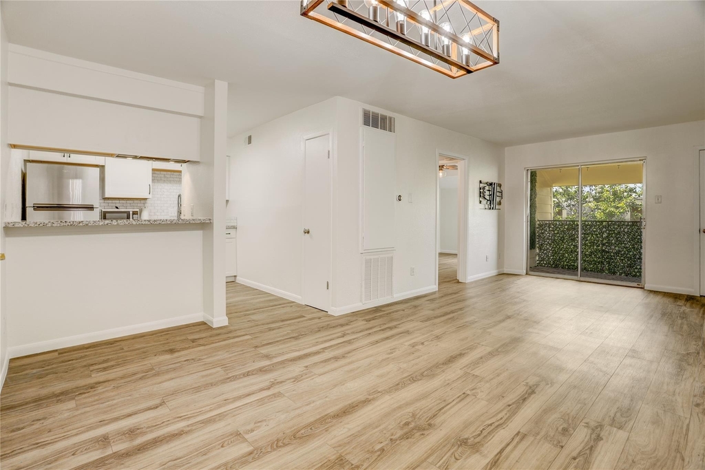3131 Cummins Street - Photo 1