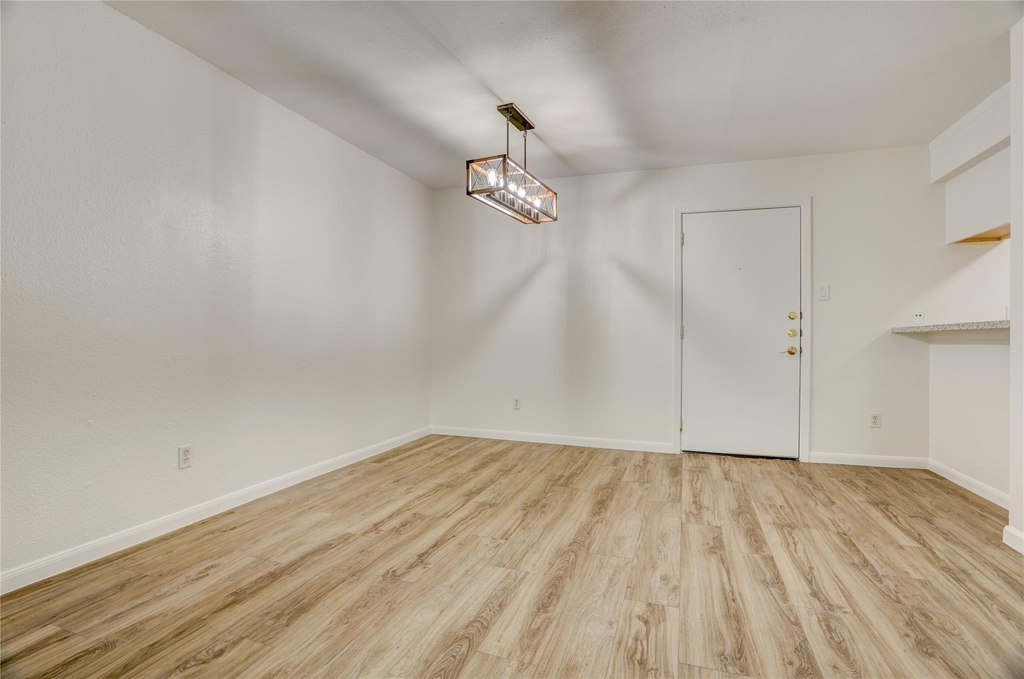 3131 Cummins Street - Photo 2