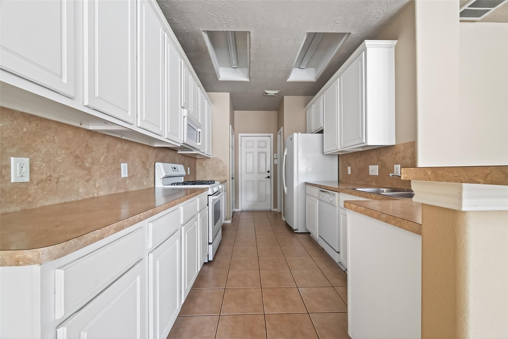 5626 Claybeck Lane - Photo 8