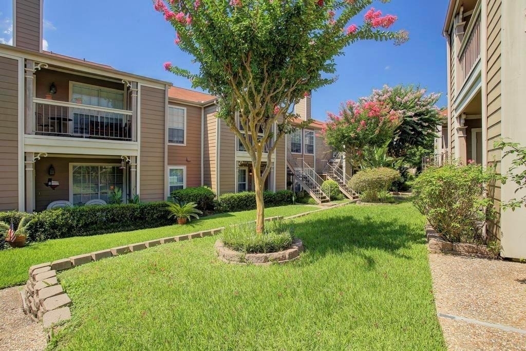 1880 White Oak Drive - Photo 1