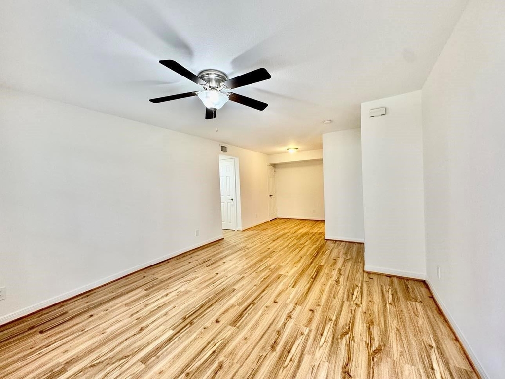 1880 White Oak Drive - Photo 3