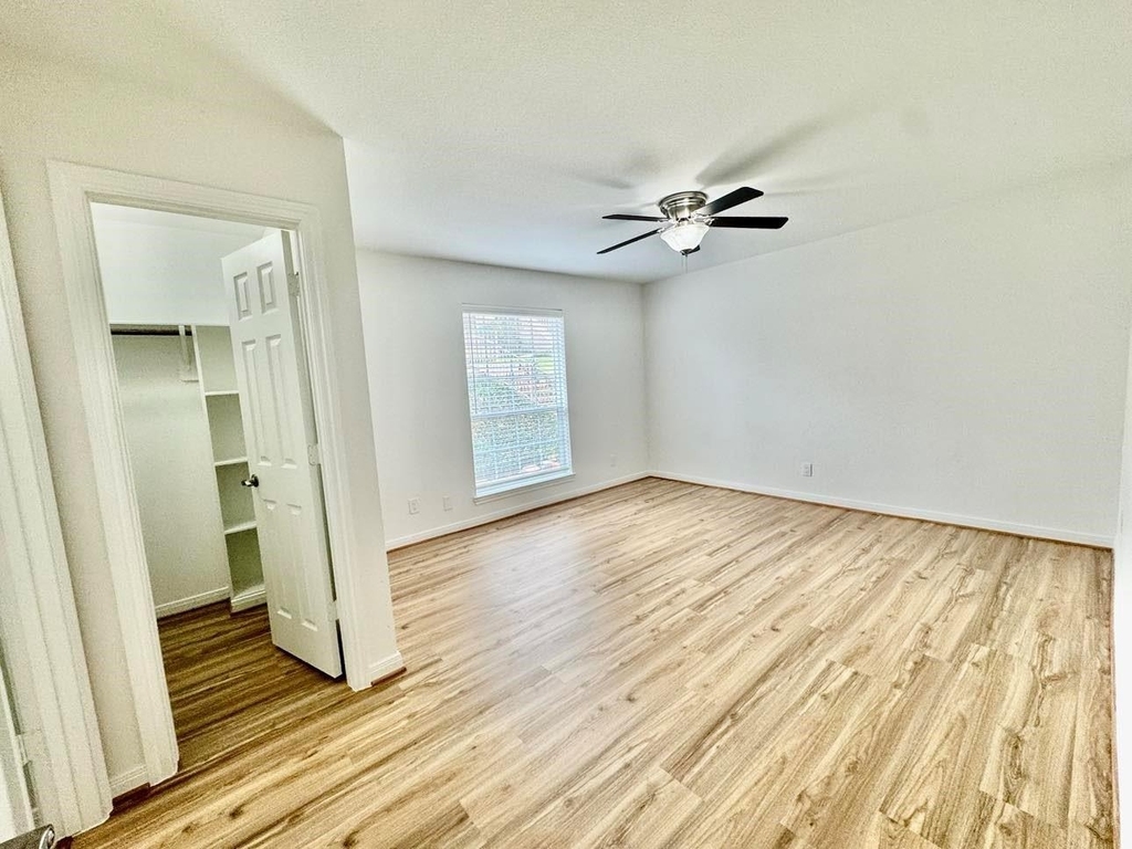 1880 White Oak Drive - Photo 10