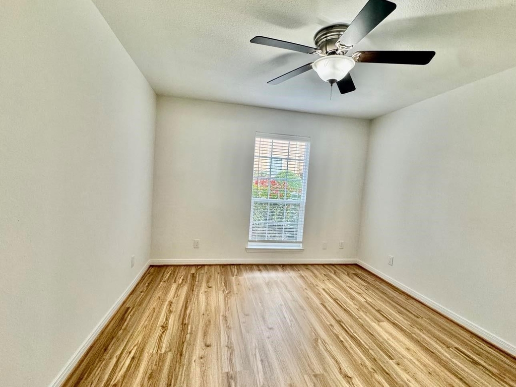 1880 White Oak Drive - Photo 14