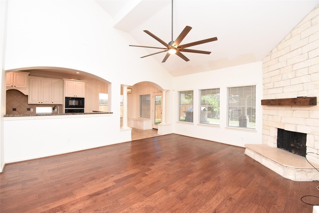 16915 Locust Springs Drive - Photo 7