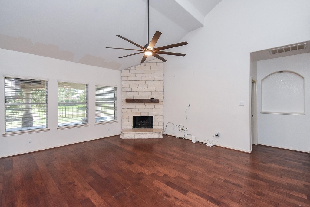16915 Locust Springs Drive - Photo 9