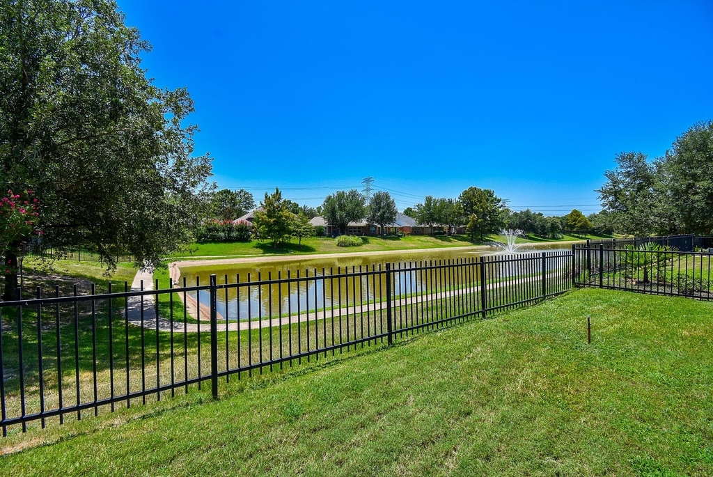 16915 Locust Springs Drive - Photo 37
