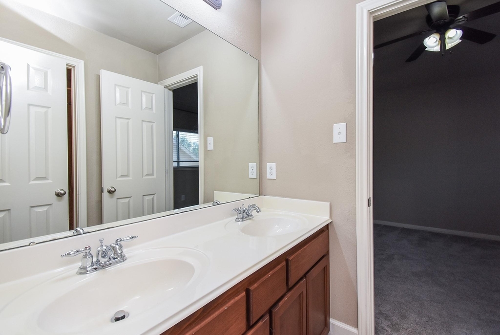 16915 Locust Springs Drive - Photo 28