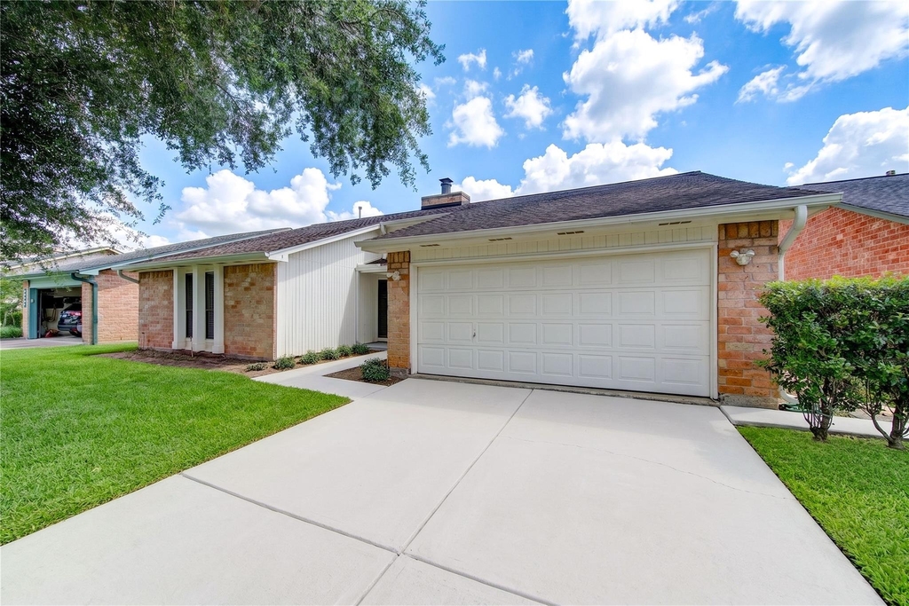 3046 Wagon Trail Drive - Photo 2