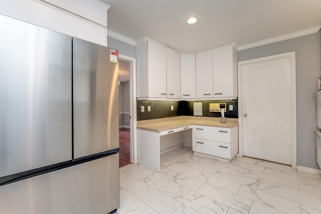3927 Pleasant Valley Drive - Photo 16