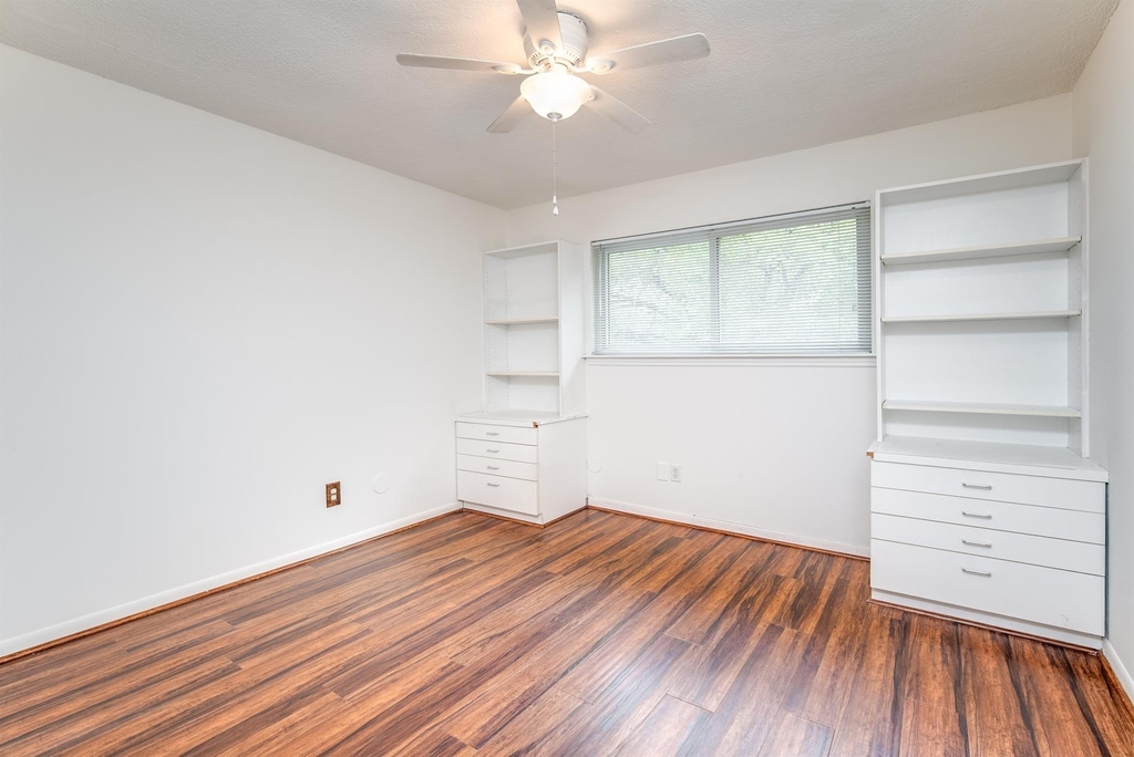 3927 Pleasant Valley Drive - Photo 35