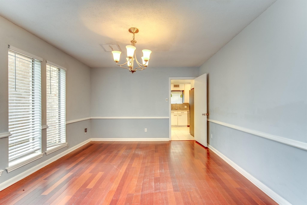 3927 Pleasant Valley Drive - Photo 5