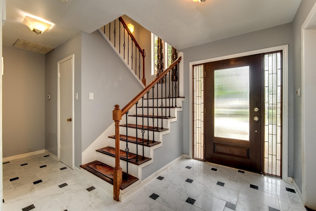 3927 Pleasant Valley Drive - Photo 3