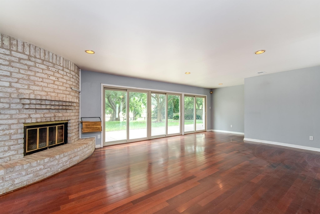 3927 Pleasant Valley Drive - Photo 19