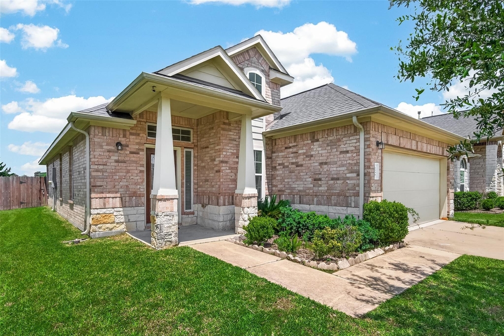 1251 S Maple Drive - Photo 0