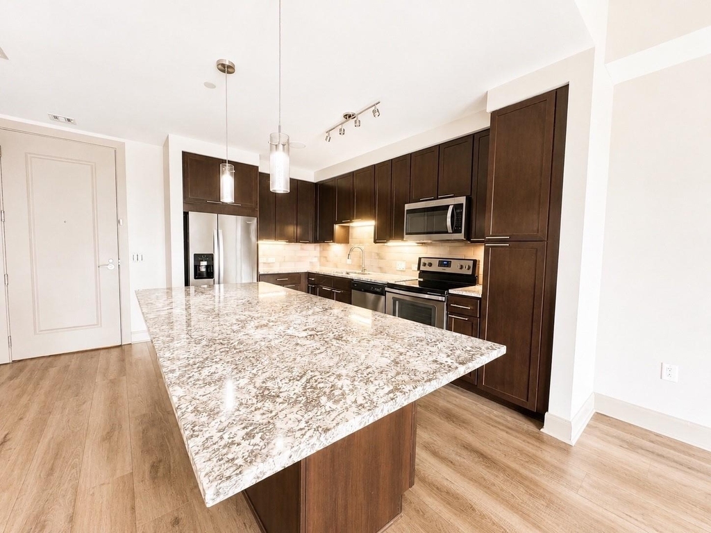 9787 Katy Freeway - Photo 4