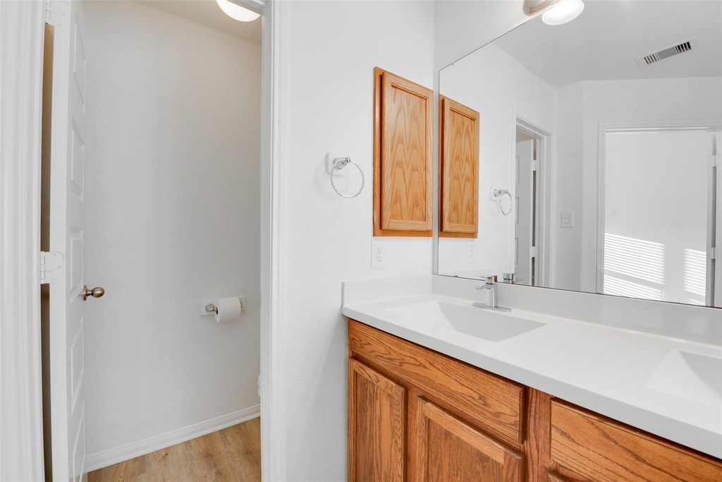 2410 Lakecrest Town Drive - Photo 18