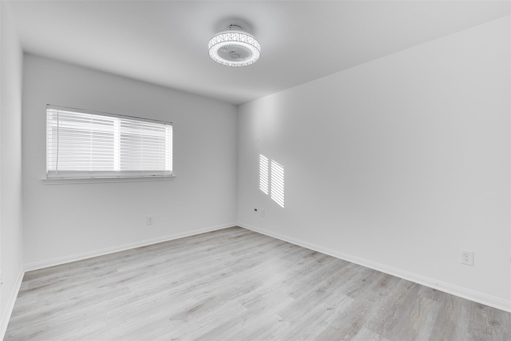 2410 Lakecrest Town Drive - Photo 17