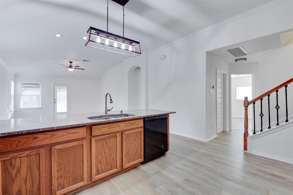 2410 Lakecrest Town Drive - Photo 7