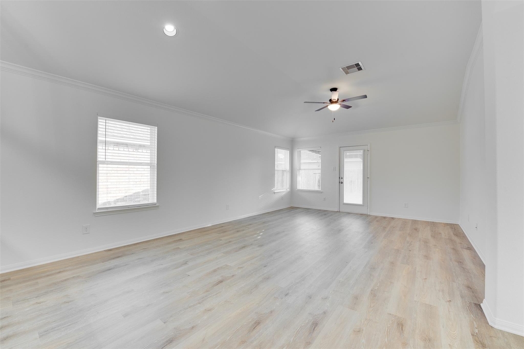 2410 Lakecrest Town Drive - Photo 8