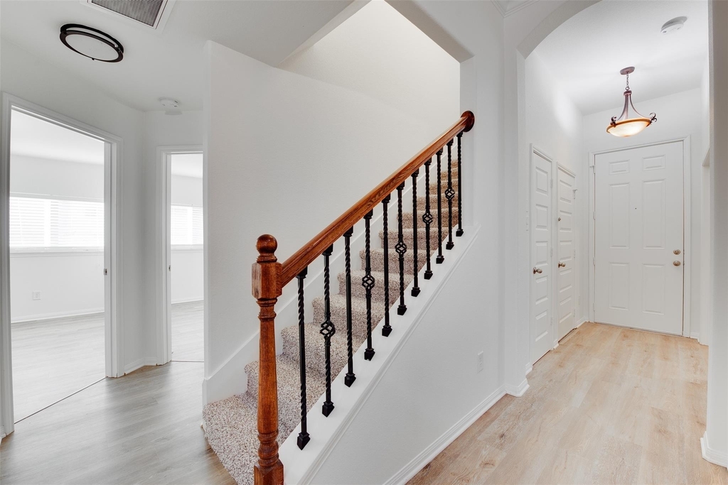 2410 Lakecrest Town Drive - Photo 2