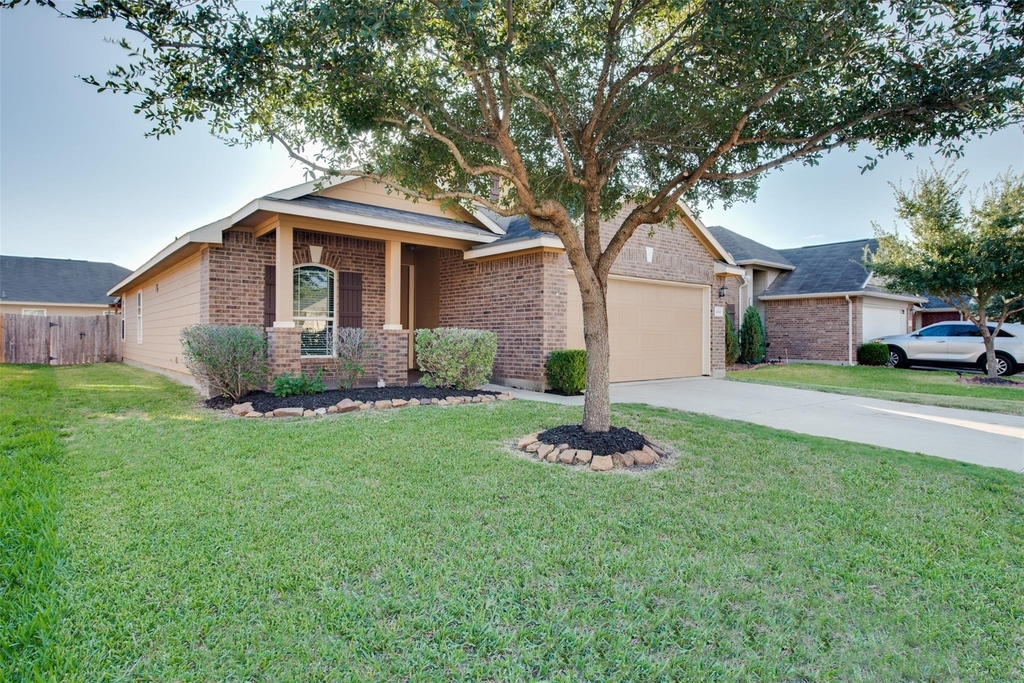2410 Lakecrest Town Drive - Photo 1