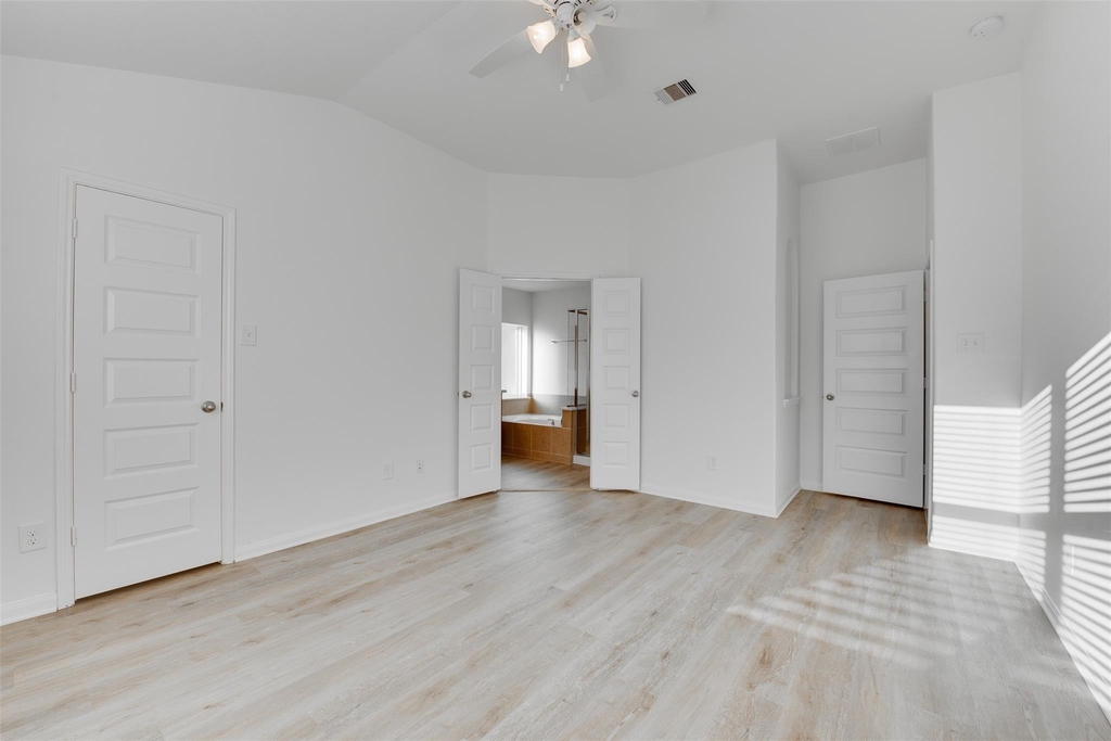 2410 Lakecrest Town Drive - Photo 15