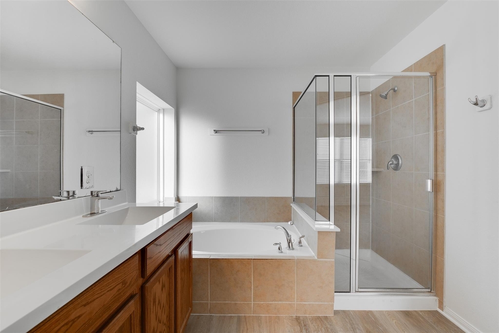 2410 Lakecrest Town Drive - Photo 16