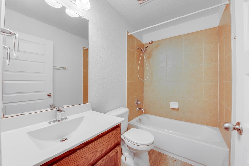 2410 Lakecrest Town Drive - Photo 19