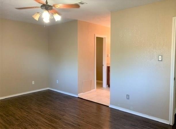 2123 Williamsburg Court - Photo 10