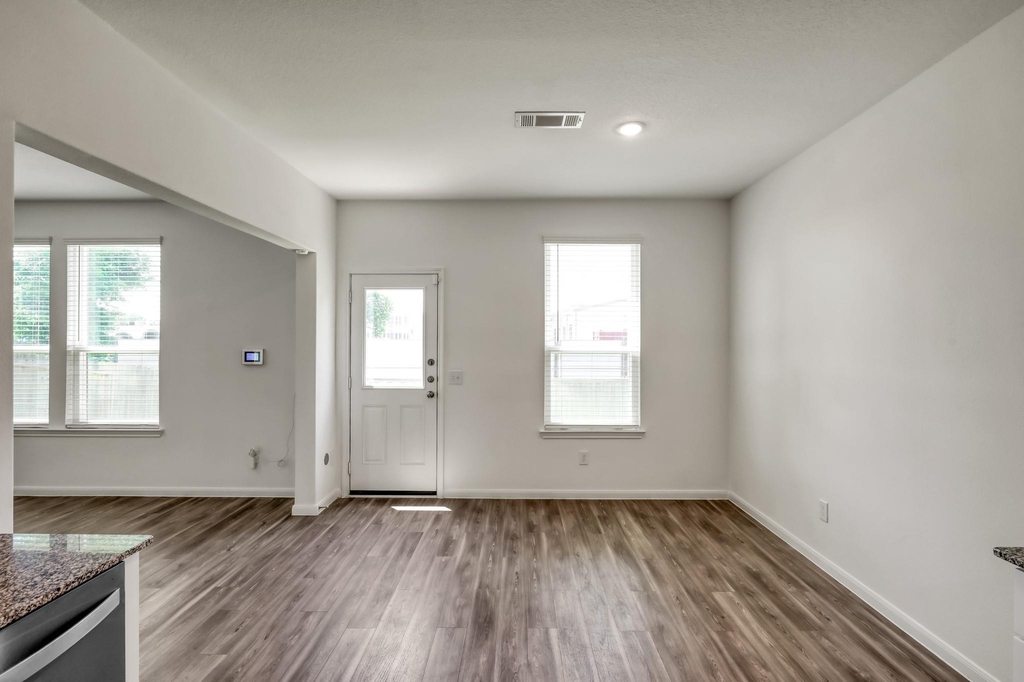 7314 Madison Commons Lane - Photo 8