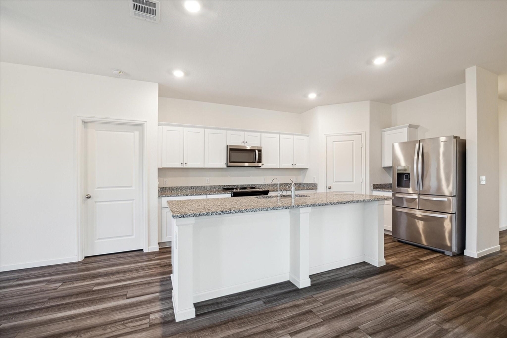 4603 Highland Crest Drive - Photo 4