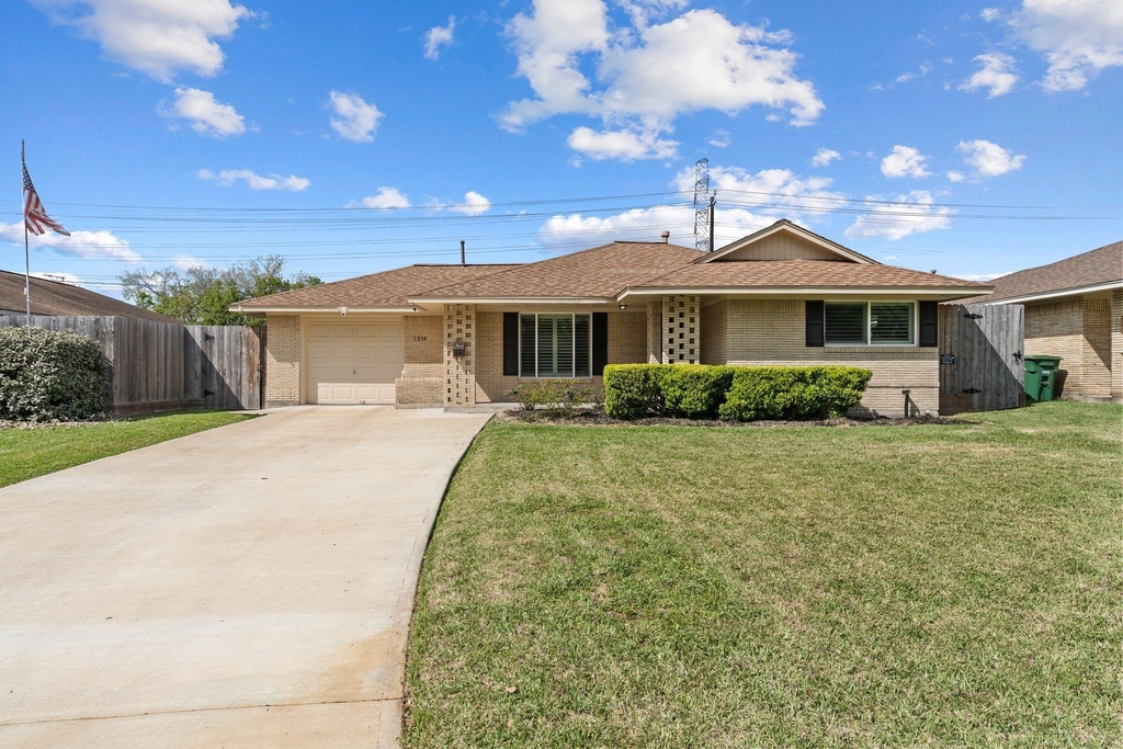 1214 W 31st Street - Photo 0