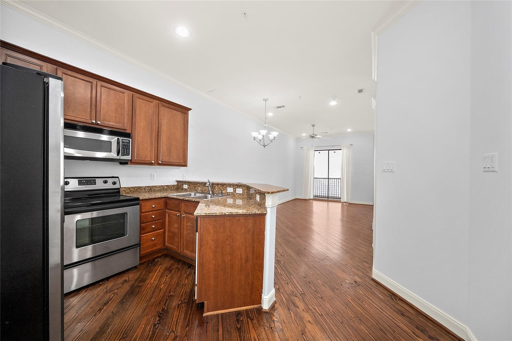 202 Mcgowen Street - Photo 11