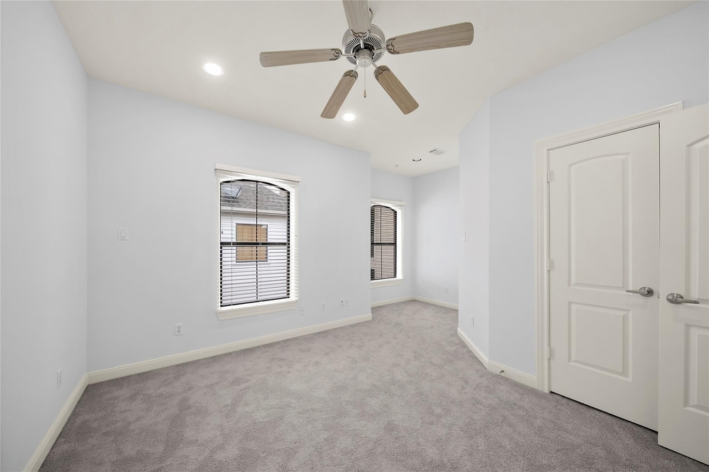 202 Mcgowen Street - Photo 16