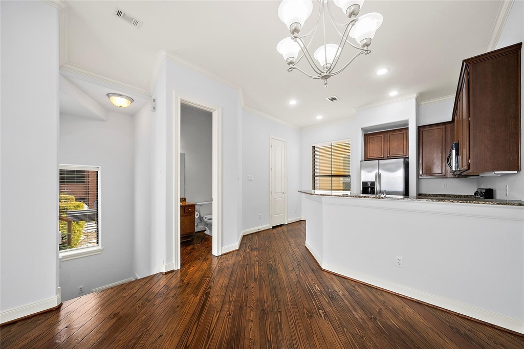 202 Mcgowen Street - Photo 7