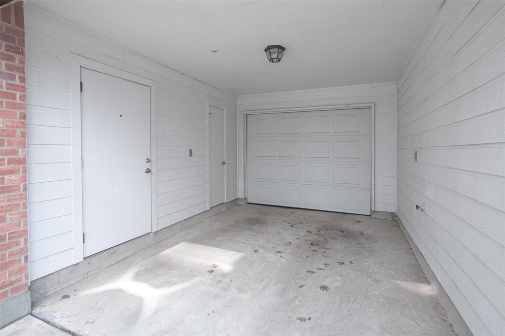 202 Mcgowen Street - Photo 2