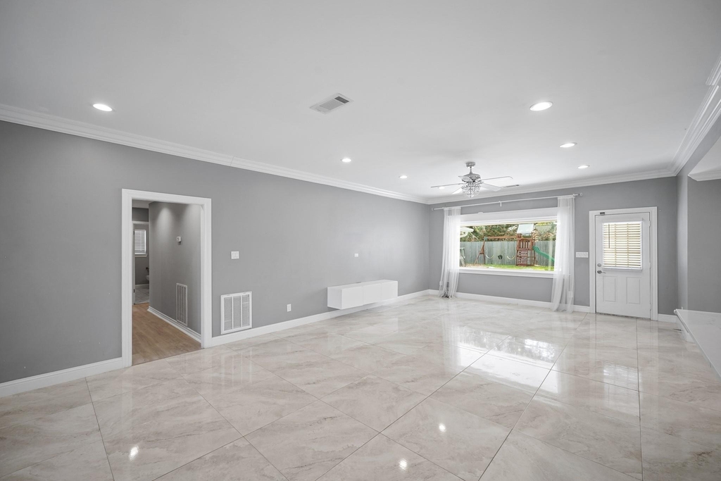 6215 S Braeswood Boulevard - Photo 7