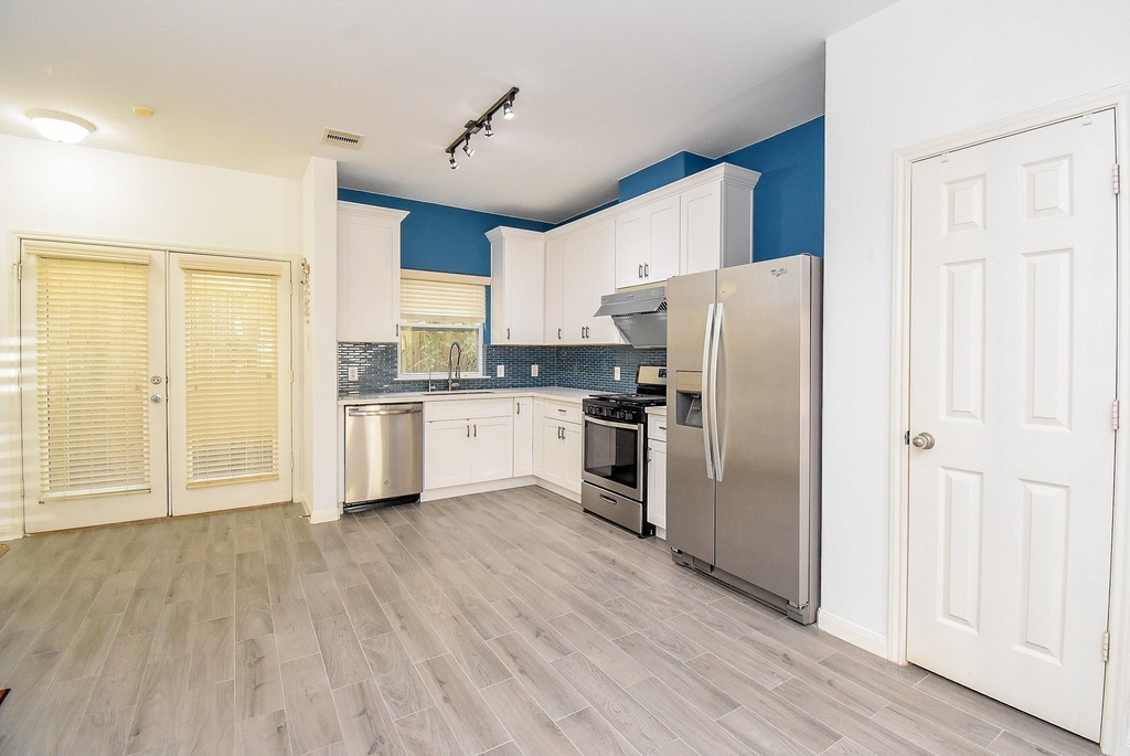2202 Naomi Street - Photo 8