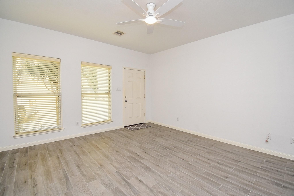 2202 Naomi Street - Photo 4