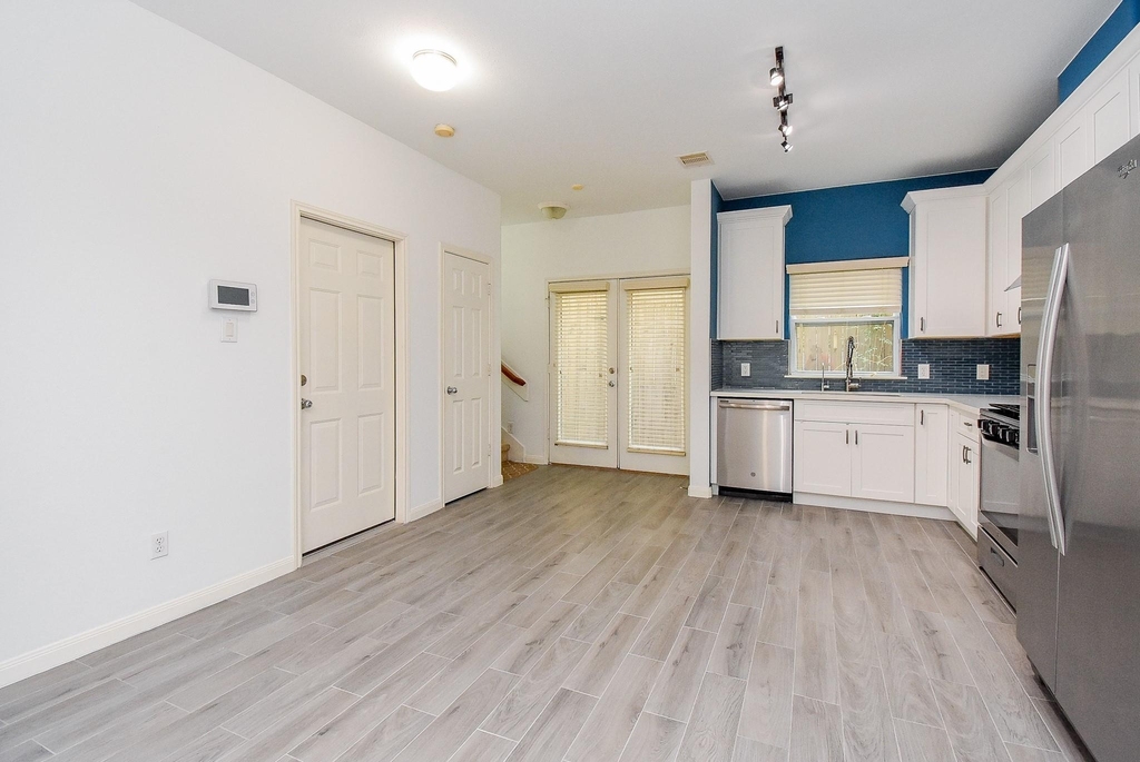 2202 Naomi Street - Photo 17