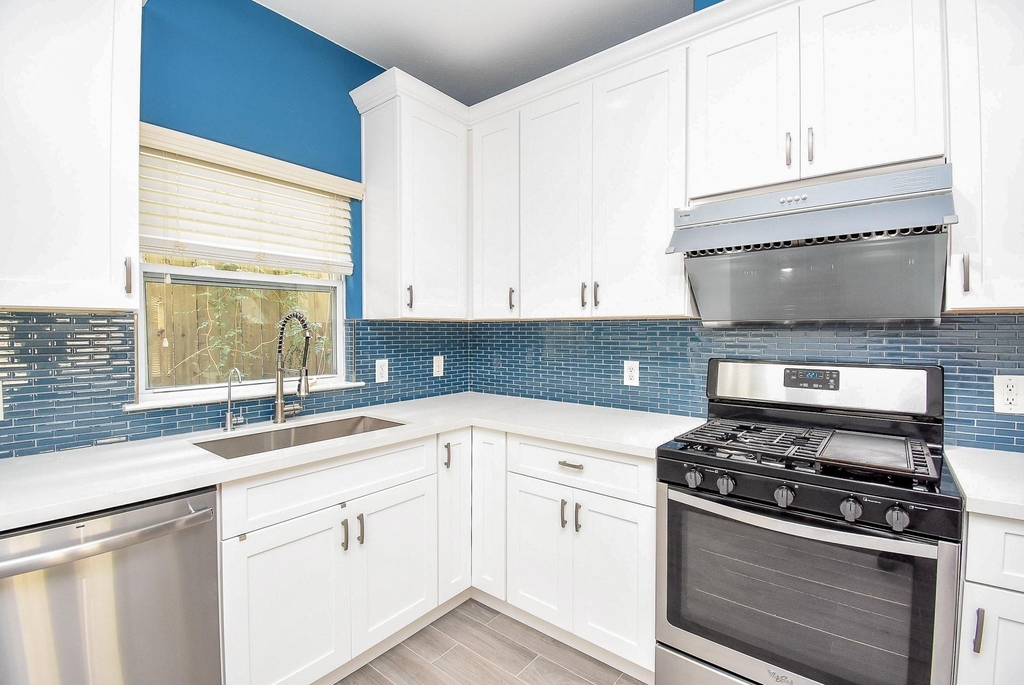 2202 Naomi Street - Photo 12