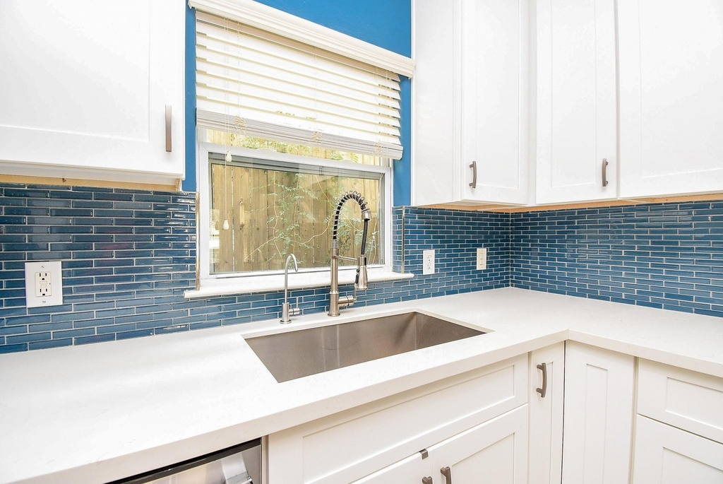 2202 Naomi Street - Photo 6
