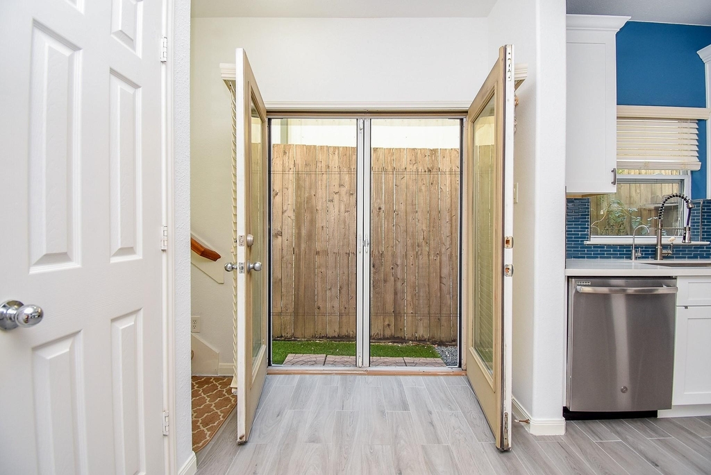 2202 Naomi Street - Photo 18
