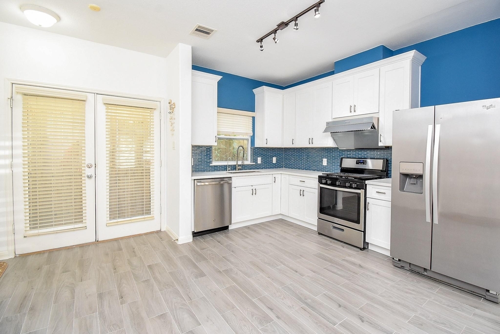 2202 Naomi Street - Photo 9