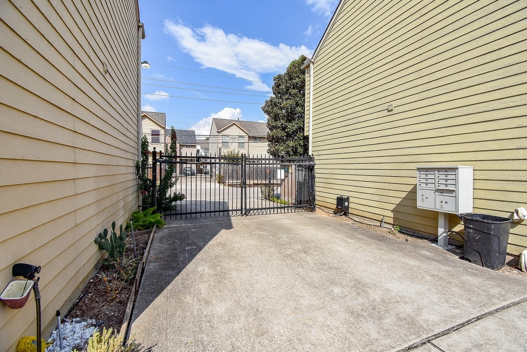 2202 Naomi Street - Photo 40