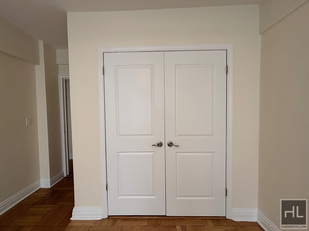 East 56 Street - Photo 4